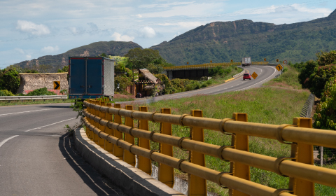 Imagen de una carretera en Colombia